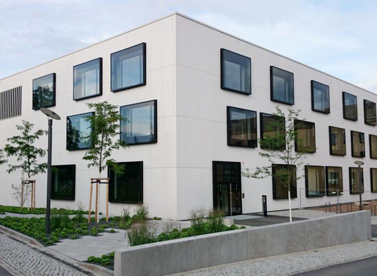 Isolierglas und ESG in Fassadenelementen in Freiberg / Sachsen von GLASAKTIV.