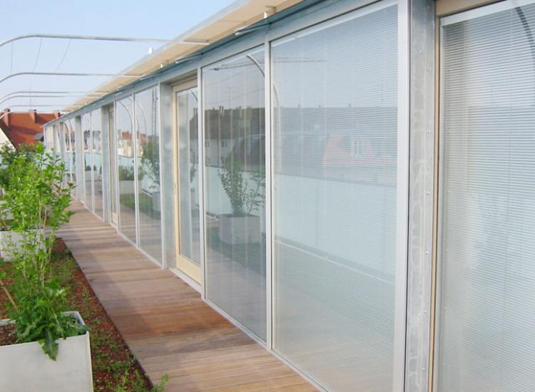 Wärme-Isolierglas mit integrierten, elektrischen Jalousien in München von GLASAKTIV