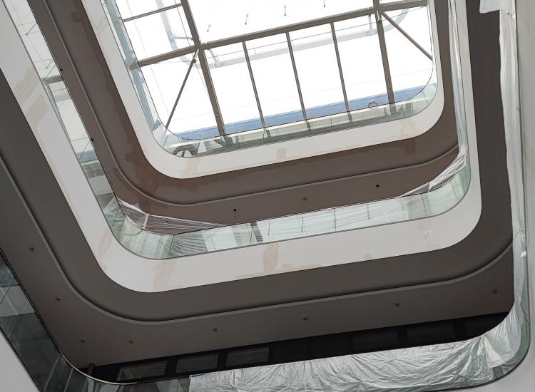 Ganzglasgeländer plan und gebogen mit Stahl-Unterkonstruktion, VSG aus ESG in Berlin Lichtenberg von GLASAKTIV