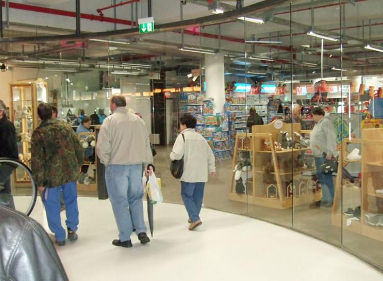 Shopfronten und Horizontalschiebewände aus Glas in Zweibrücken / Rheinland-Pfalz von GLASAKTIV