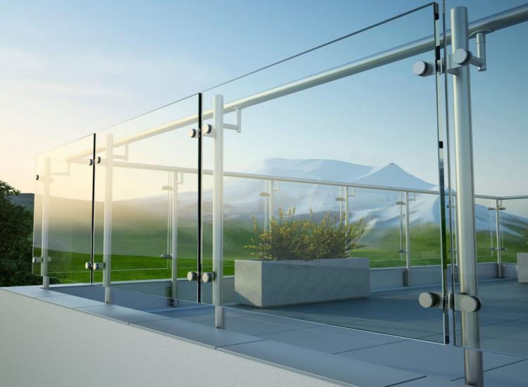 Geländerfüllung aus Glas mit Punkhaltern in Deutschland liefert GLASAKTIV.